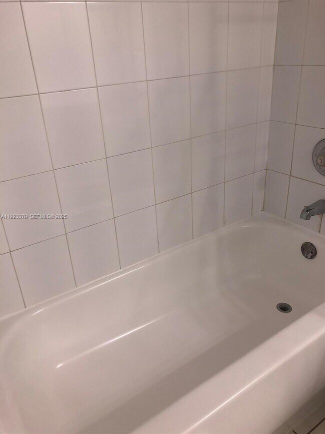 Building Photo - 9360 Fontainebleau Blvd