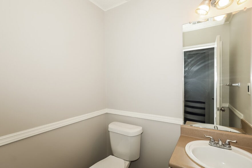 Building Photo - 504 Wyntuck Dr