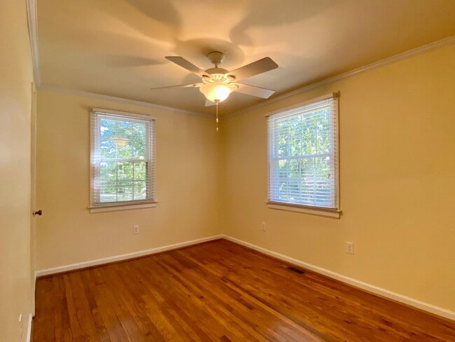 Building Photo - Adorable 2BR 1BA in Five Points - Applicat...