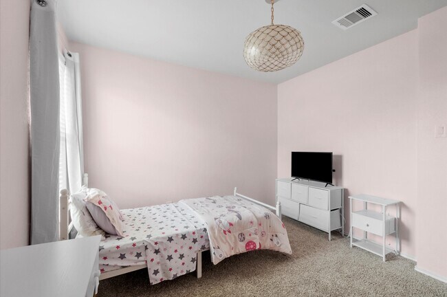 Building Photo - 8207 Amaryllis Ct