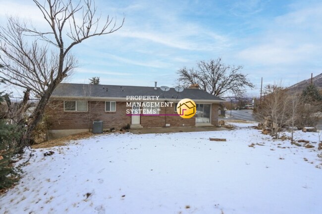 Building Photo - 4 Bedroom Cottonwood Heights Home
