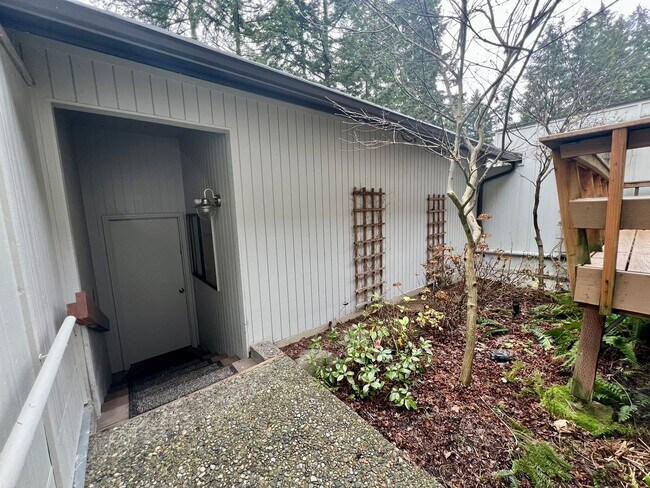 Building Photo - Westside Condo w/ Pool & Garage (Water Included)