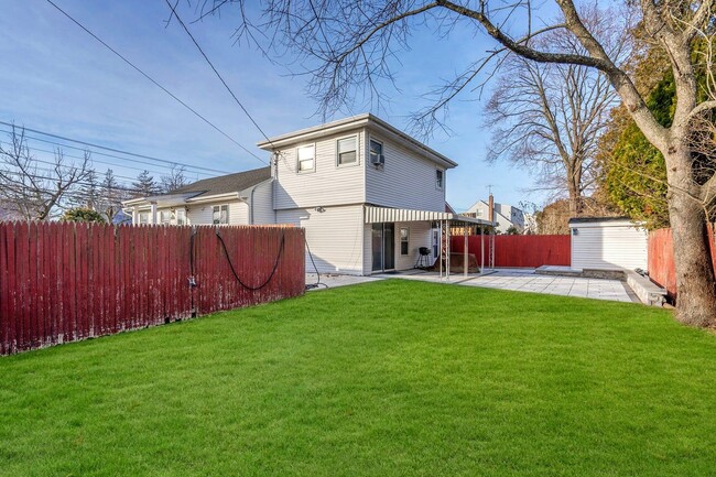 Building Photo - 1147 Bellmore Rd