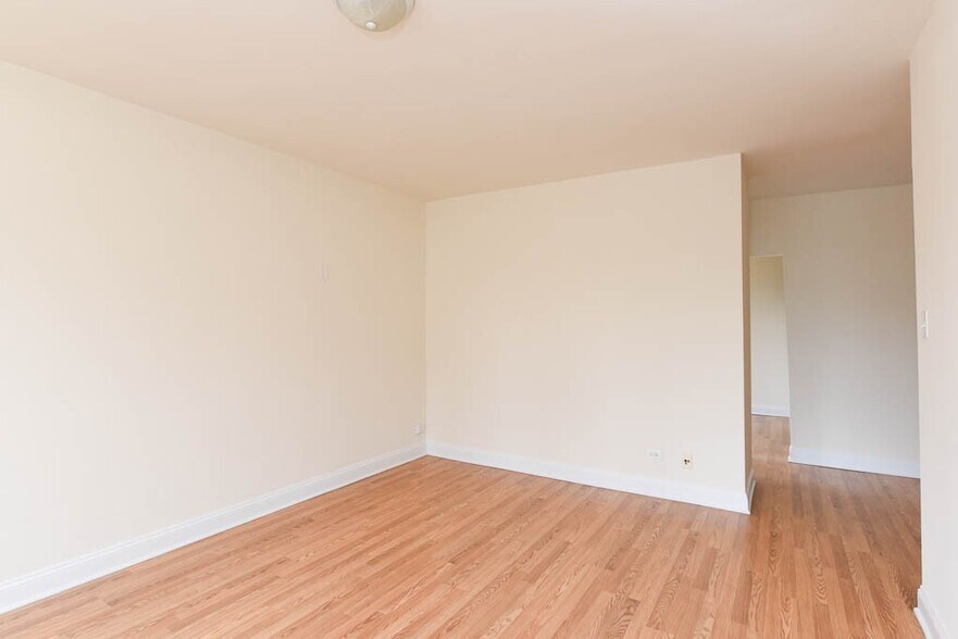 Building Photo - 2600 N Kimball Ave