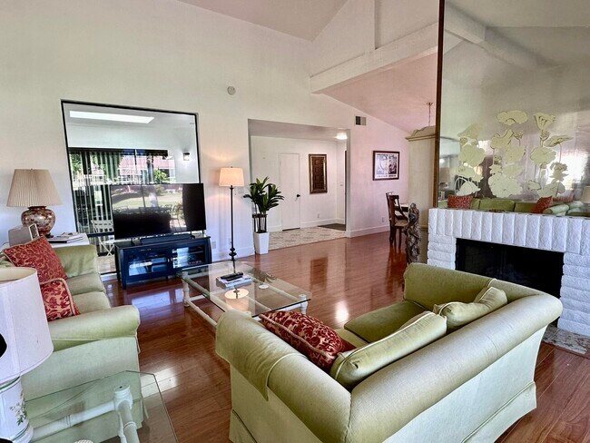 Building Photo - 316 Sierra Madre S