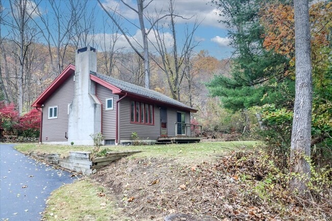 Building Photo - 381 Litchfield Rd