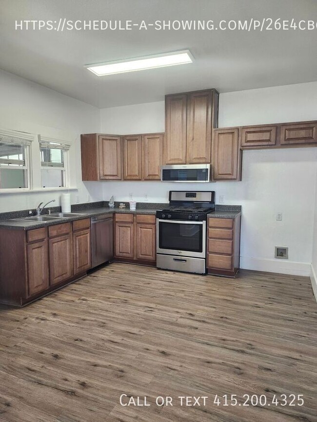 Building Photo - Charming 2-Bedroom Home in Tulare – Modern...