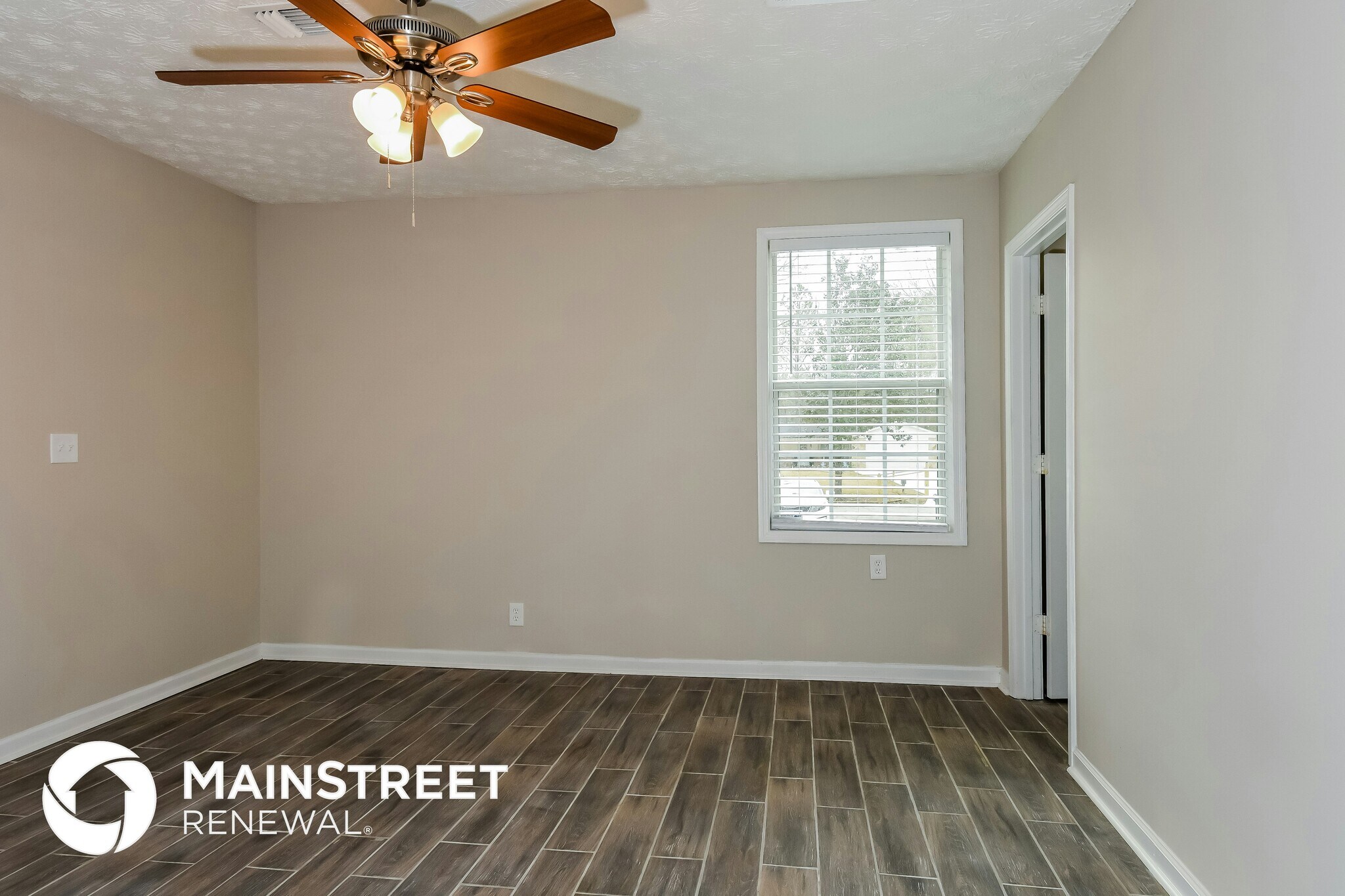 Building Photo - 3715 Meadowview Dr