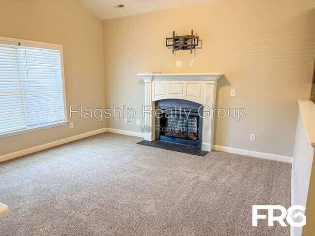 Building Photo - 103 Rolling Knoll Ct