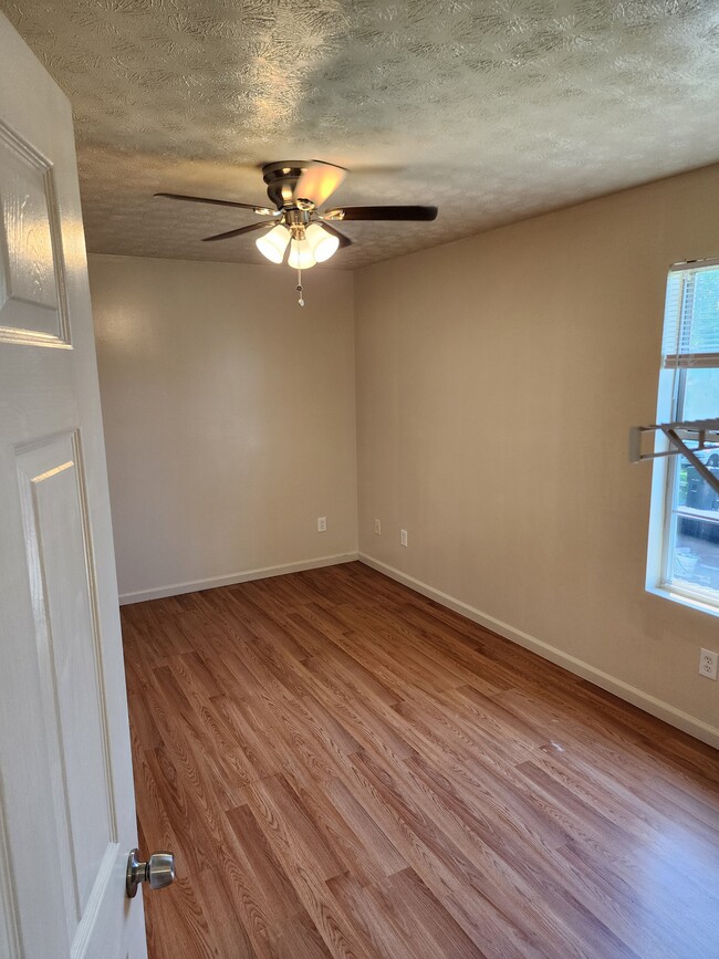 Building Photo - 1513 Brown Ave