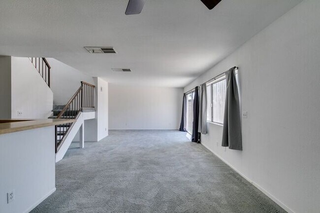Building Photo - Double Primary Townhome with Spacious Backyard in 89115!