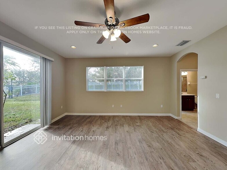 Building Photo - 12423 25th Ct E