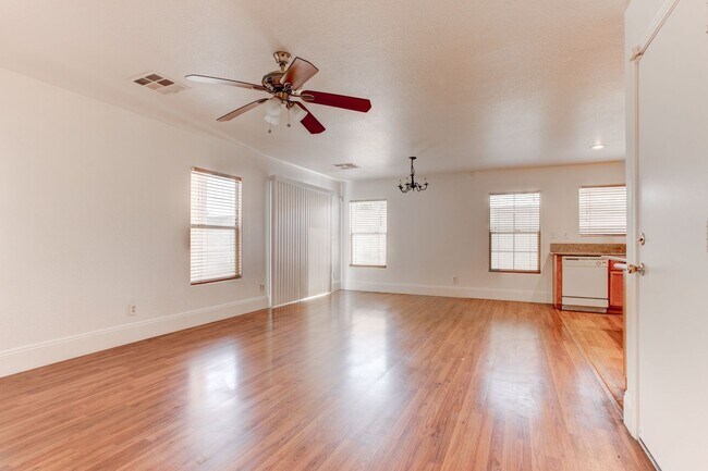 Building Photo - 1195 S Sweet Orange St