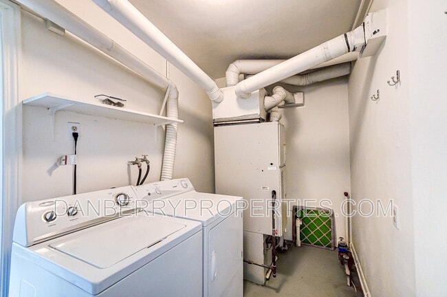 Building Photo - 833 Turner Ave