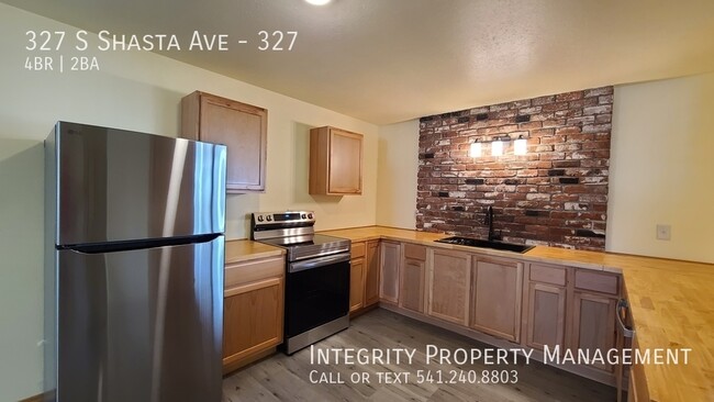 Building Photo - 327 S Shasta Ave