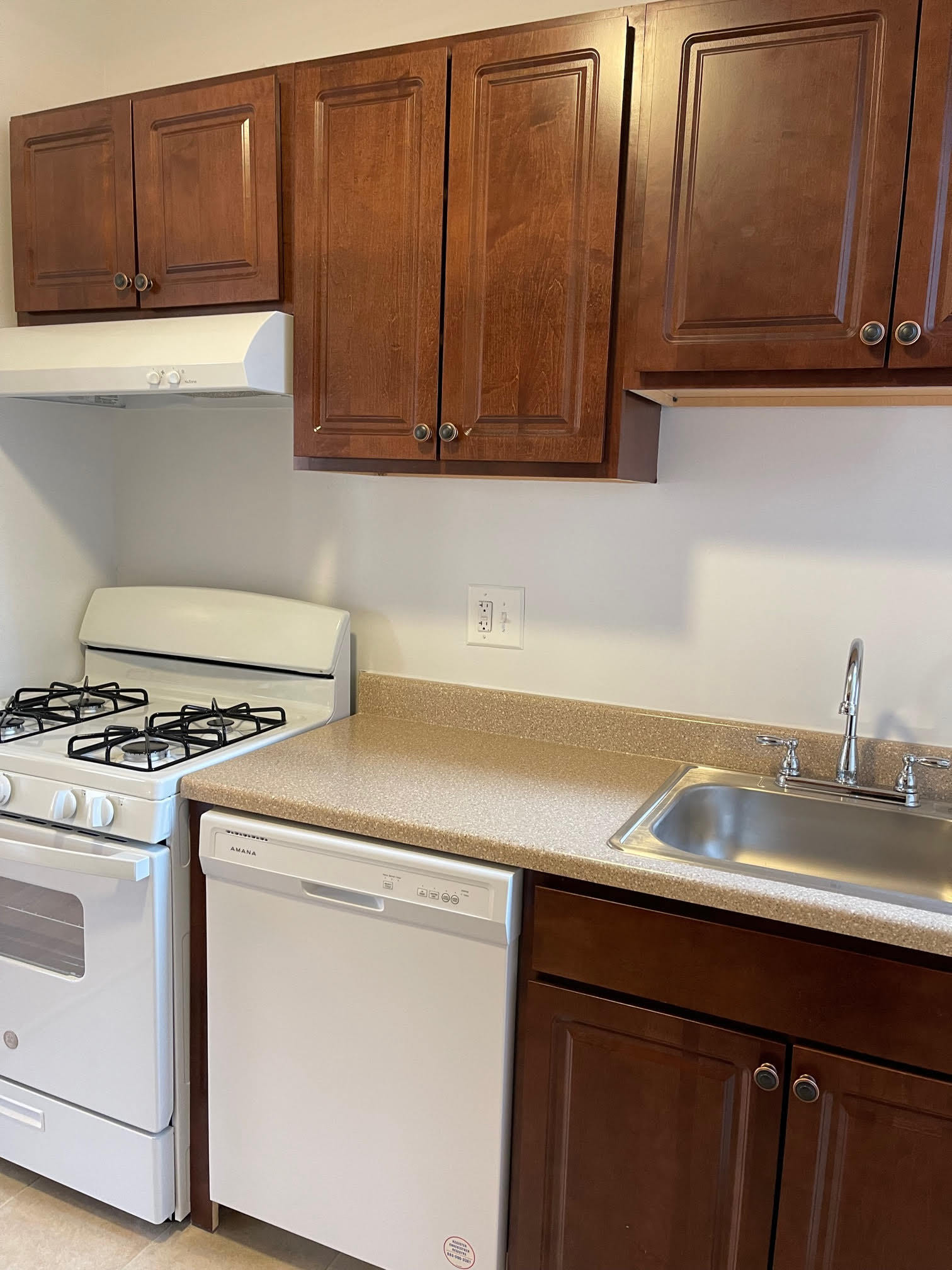 Building Photo - 1637 W Estes Ave