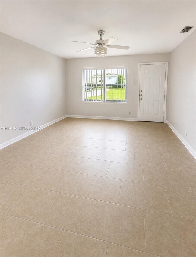 Building Photo - 539 Sabal Palm Dr