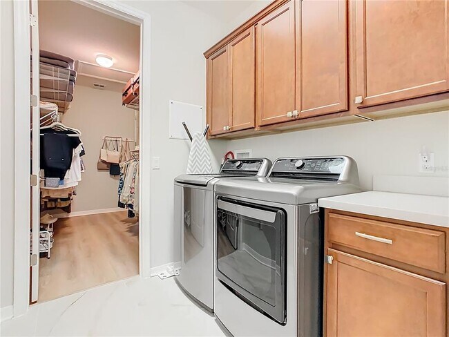 Building Photo - 790 Carmel Ln