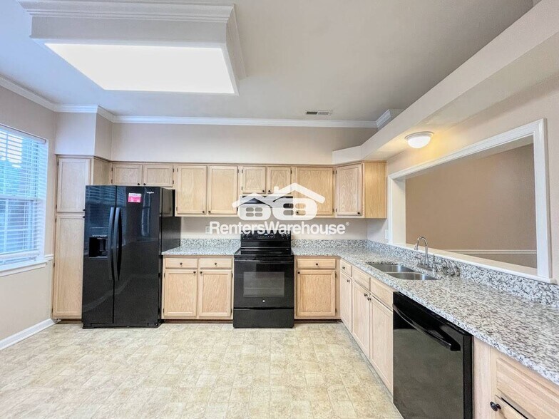 Building Photo - 434 S Lake Cir