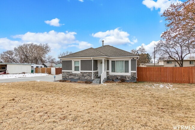 Primary Photo - Cozy 2-Bedroom Home in Roy