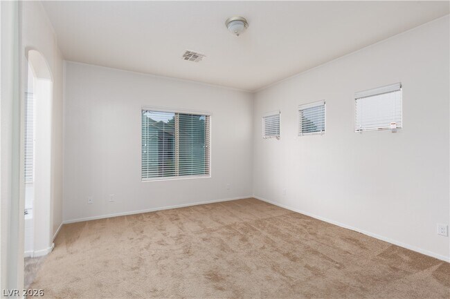 Building Photo - 2875 Rough Green St