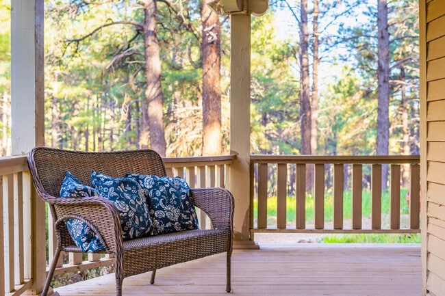 Building Photo - 4955 Hidden Hollow Rd