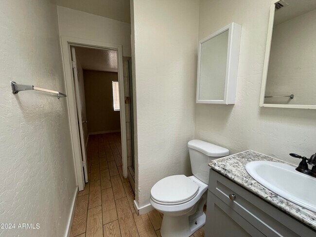 Building Photo - 916 N Pueblo Dr