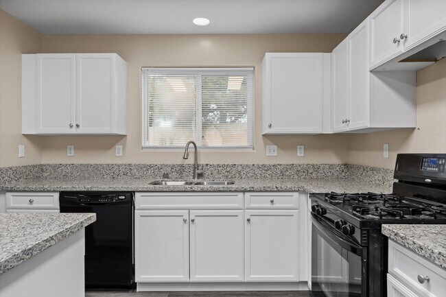 Building Photo - 9612 Pony Mountain Rd