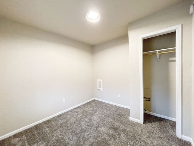 Building Photo - Quaint 3 Bedroom in NW Minot