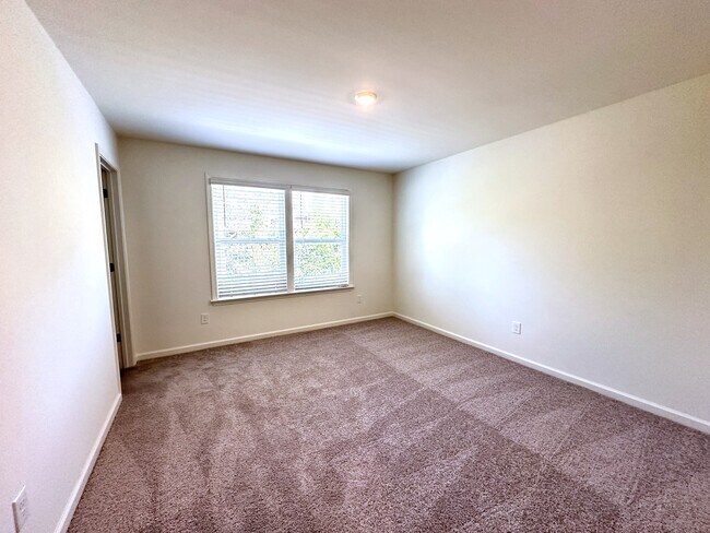 Building Photo - 163 SP