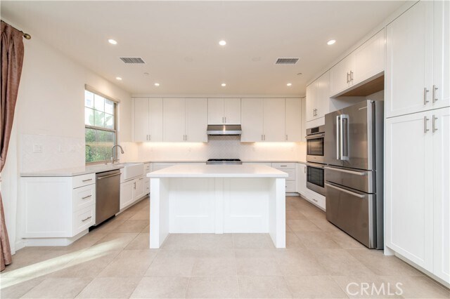 Building Photo - 112 Anthem