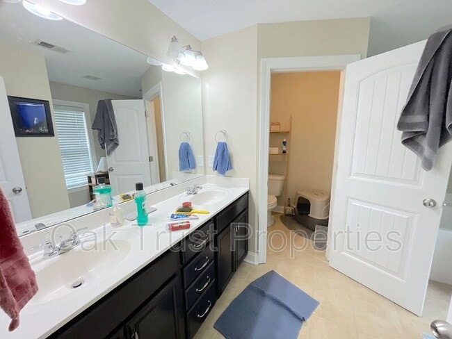 Building Photo - 5185 Celtic Dr