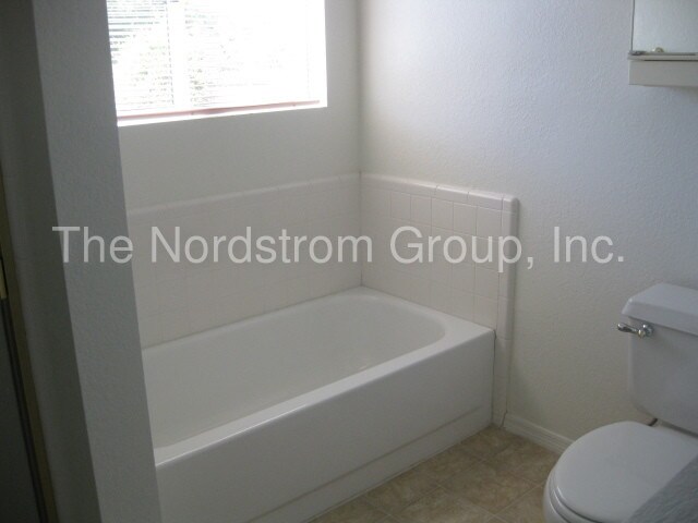 Building Photo - 877 W Annandale Way