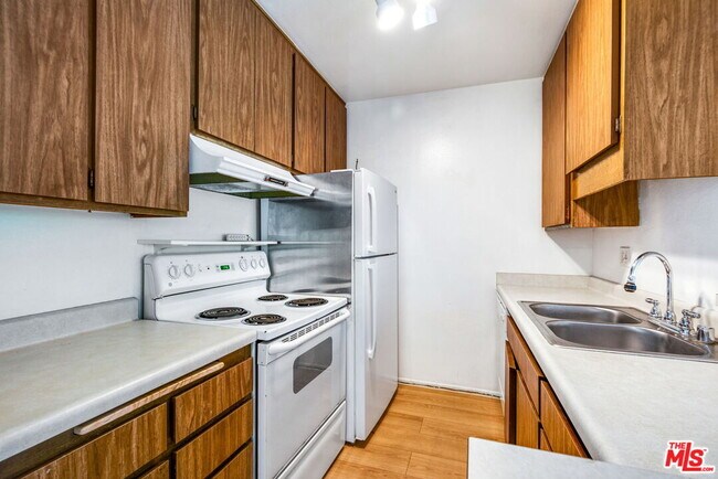 Building Photo - 7742 Redlands St
