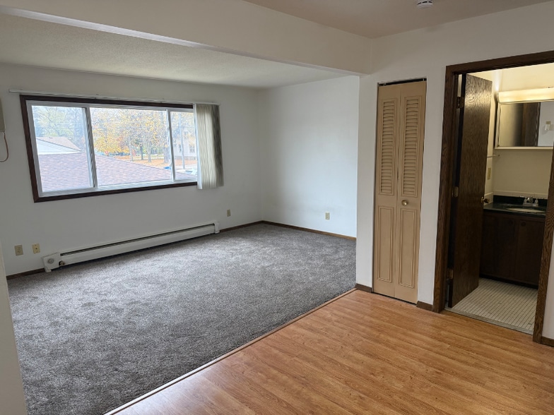 Building Photo - 515 Elm St