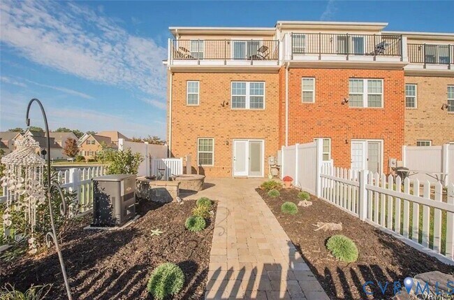 Building Photo - 11335 Sadler Walk Ln