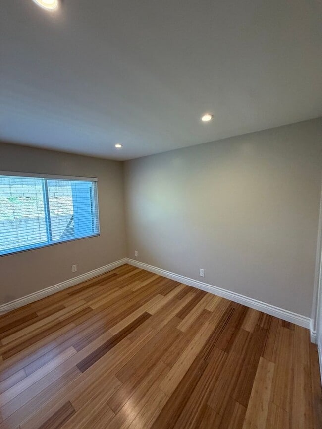 Building Photo - Beautiful 3 Bedroom Home in Avocado Heights
