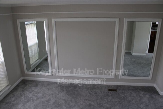 Building Photo - 1614 Albert Dr