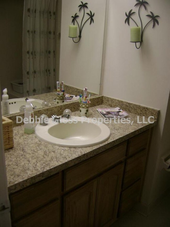 Building Photo - 3 bedroom 2 bath Wekiva home