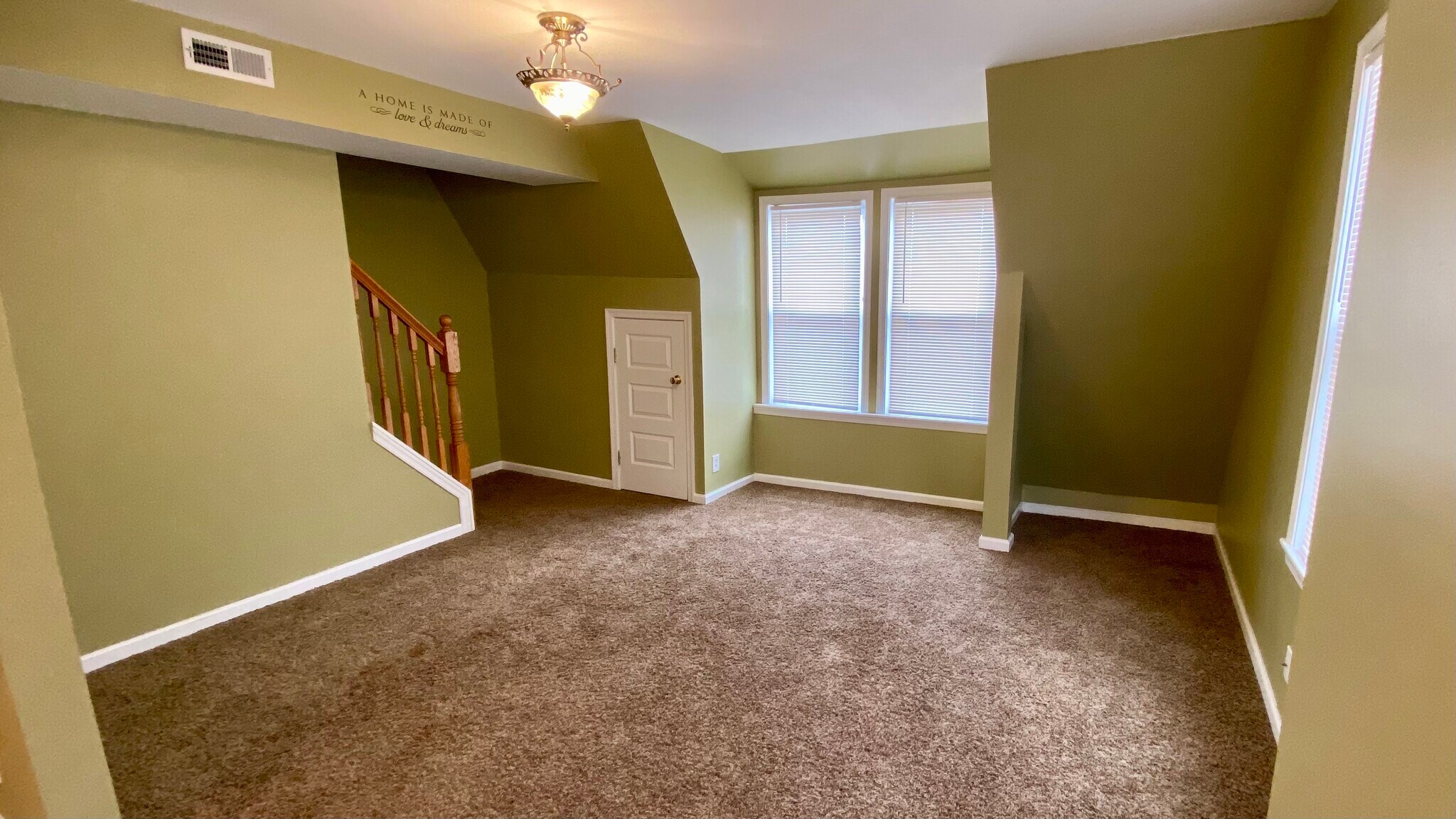 Family room - 2223 Noble St