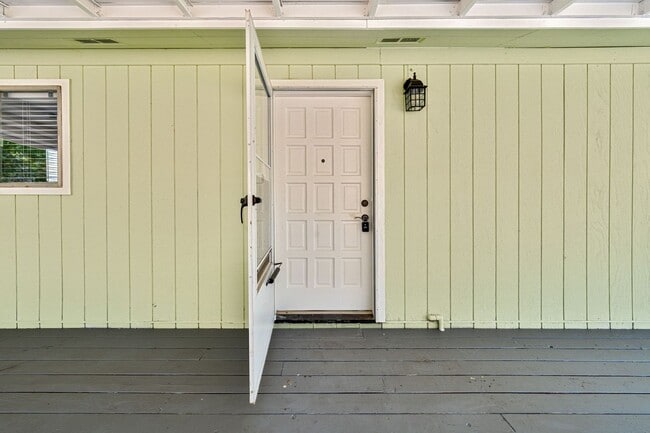 Building Photo - Utilities Included! Updated 2 Bedroom Home...