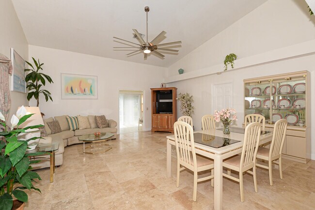 Building Photo - 4079 Garden Villas Ct