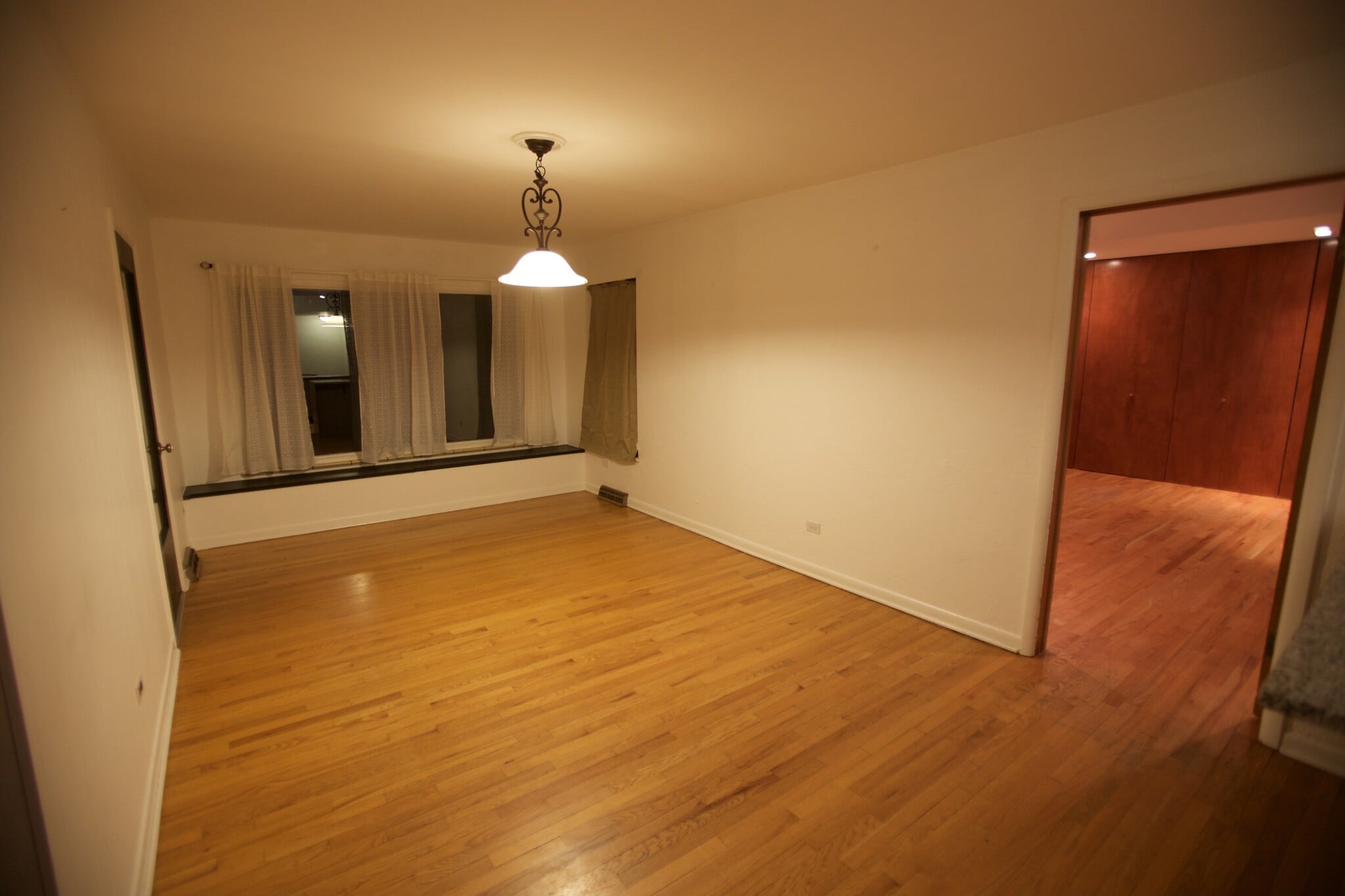 Dining room - 145 Ivanhoe St