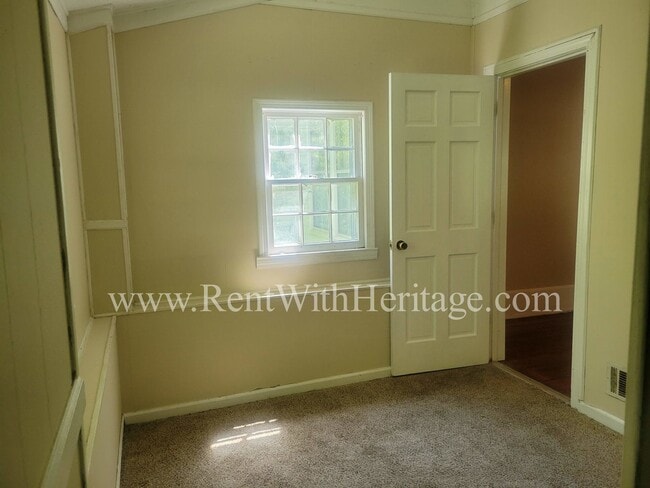 Building Photo - ENJOY THE PRESTIGE OF THIS CHARMING HOME I...