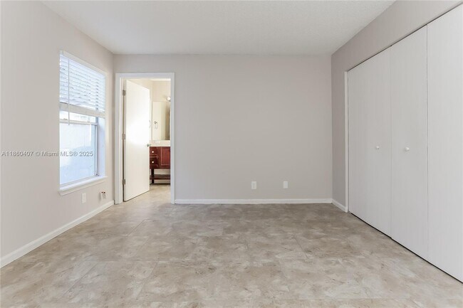 Building Photo - 1332 Waterway Cove Dr