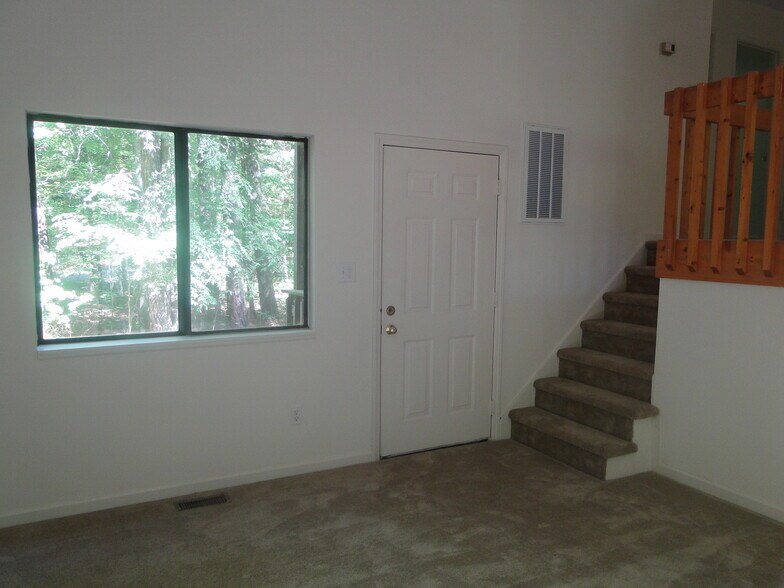 Building Photo - 1515 Partridgeberry Rd