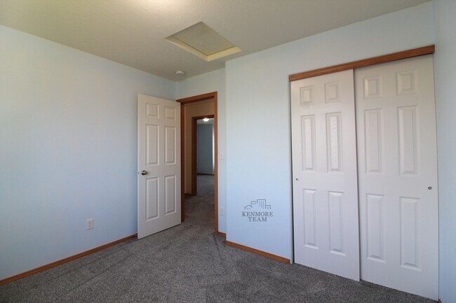 Building Photo - 4 Bedroom, 2.5 Bath Home in West Pasco