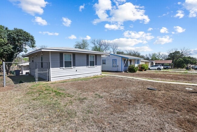 Building Photo - 939 John Page Dr