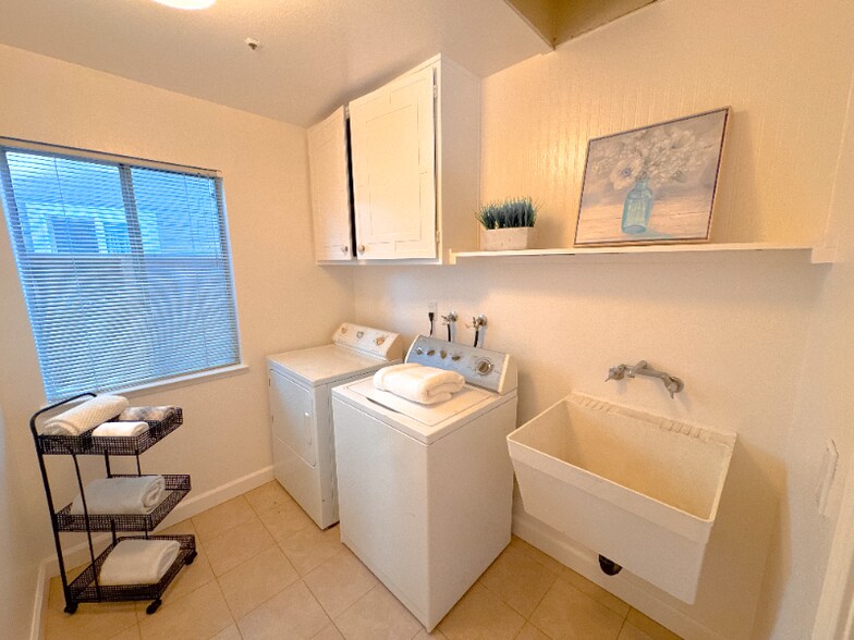 Building Photo - 115 Thatcher Ln