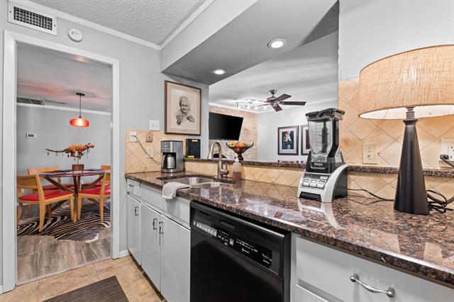 Building Photo - 5924 Birchbrook Dr